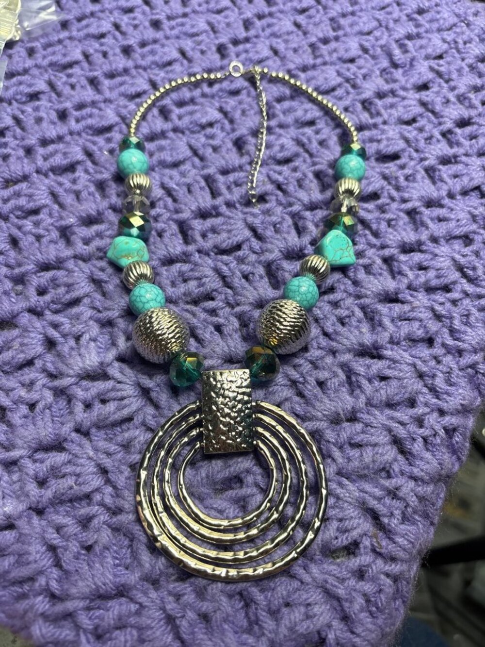 Silvertone Concentric Circle Pendant Necklace Hammered Faux Turquoise Glass Bead